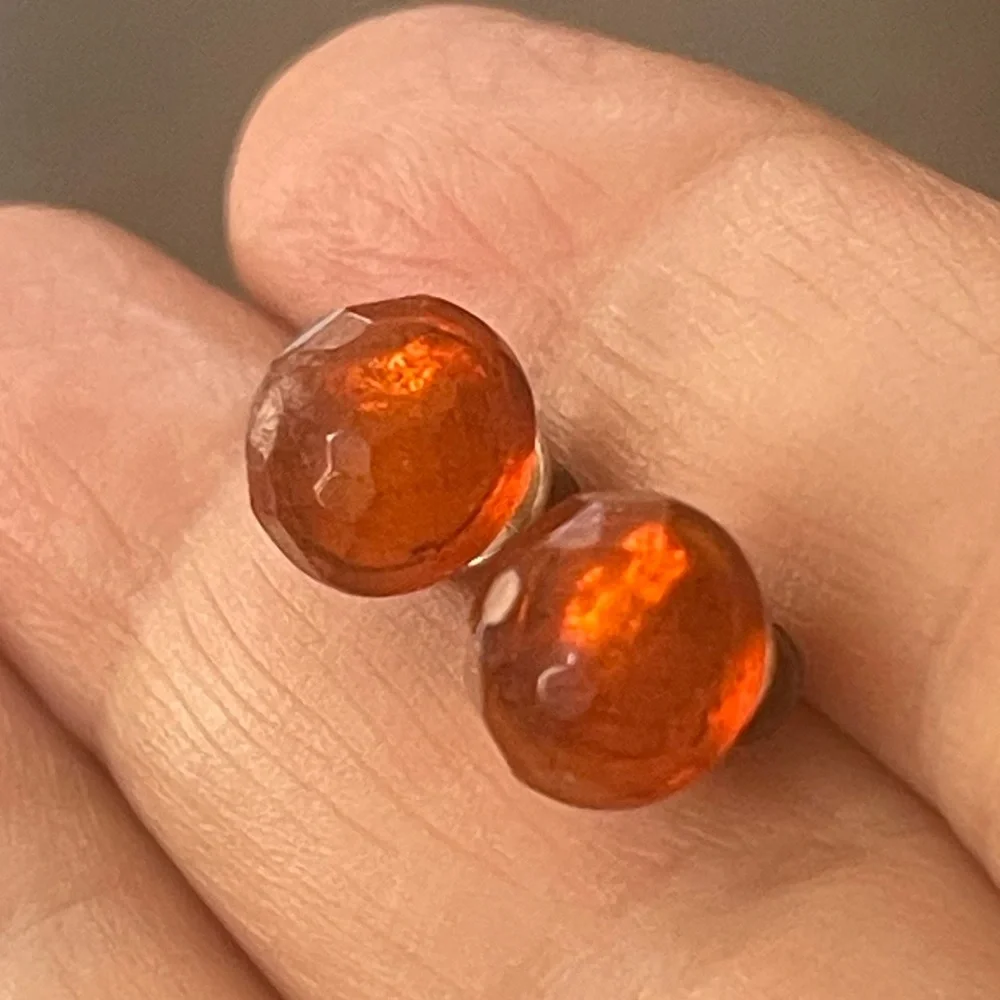 Faceted natural Baltic honey amber sterling silver stud earrings - Picture 2 of 4